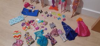 Conjunto de Barbies y accesorios