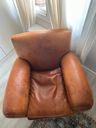 Gran sillón de piel desgastado Pedro Peña