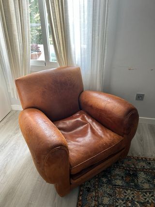 Gran sillón de piel desgastado Pedro Peña