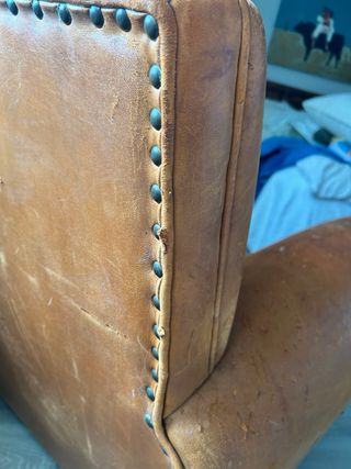 Gran sillón de piel desgastado Pedro Peña