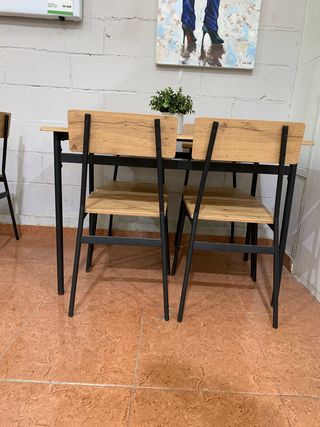 Mesa y 4 Sillas Comedor