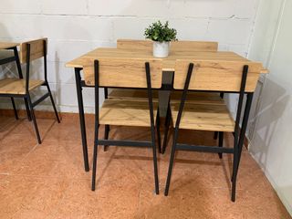 Mesa y 4 Sillas Comedor