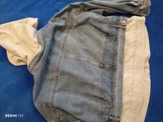 Giubbotto jeans  felpa grigia  cappuccio integrata