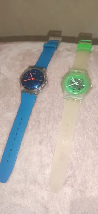 Orologi Swatch classici traslucidi