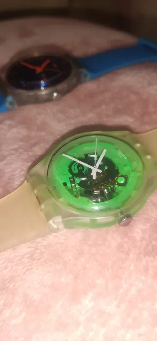 Orologi Swatch classici traslucidi