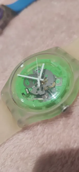 Orologi Swatch classici traslucidi