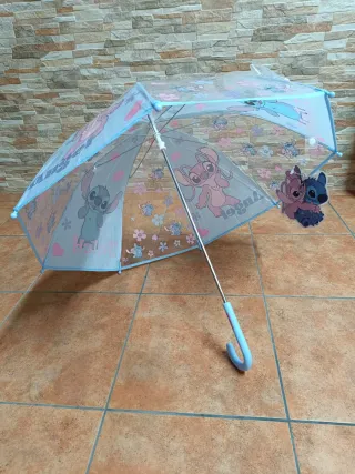 Paraguas infantil transparente con Stich.