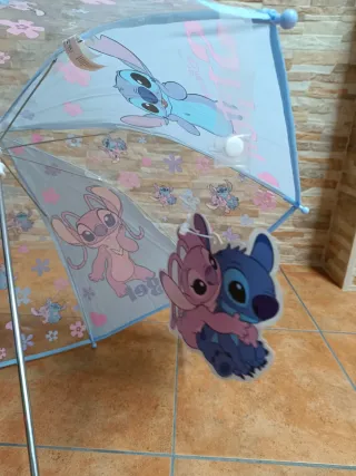 Paraguas infantil transparente con Stich.