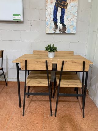 Mesa y 4 Sillas Comedor