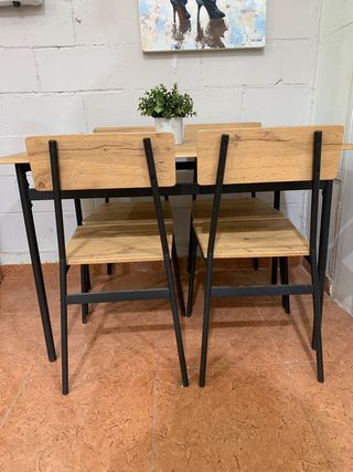 Mesa y 4 Sillas Comedor