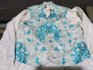 Traje fallero y chalecos