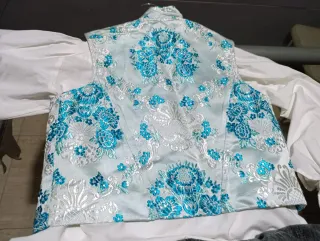 Traje fallero y chalecos