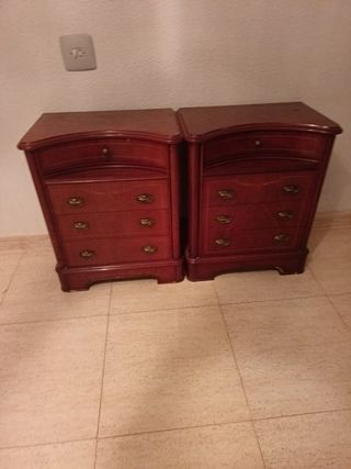 Par de mesitas de noche antiguas de madera