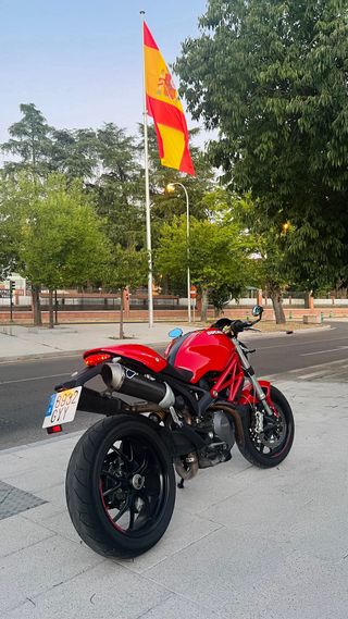 Ducati Monster 796