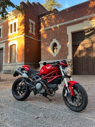 Ducati Monster 796