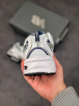 New Balance 530 Plata/Blanco Talla 37