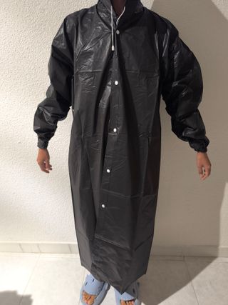 Chubasquero con capucha - Negro y gris (nuevo)
