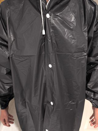 Chubasquero con capucha - Negro y gris (nuevo)