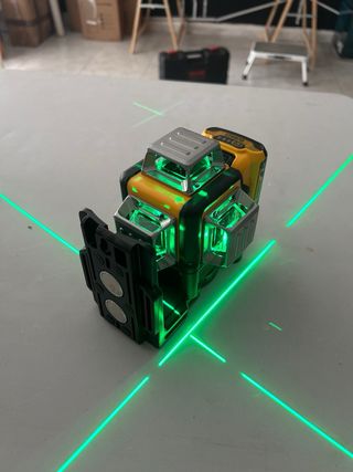 Nivel Láser DeWalt DW089LG Autonivelante