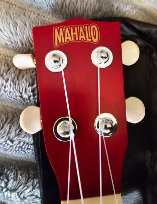 Ukelele Rojo Mahalo con funda