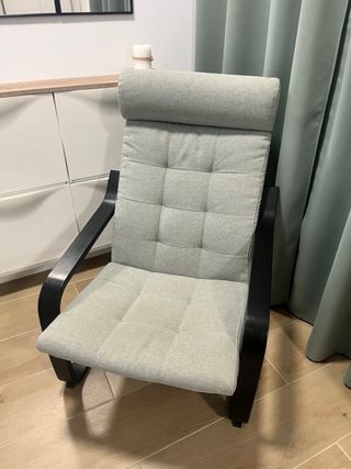 Sillón Poäng Ikea estructura negra cojín verde