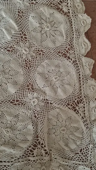 Tovaglia uncinetto floreale beige 220cm per 1.50