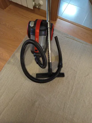 Aspirador Polti Rojo y Negro