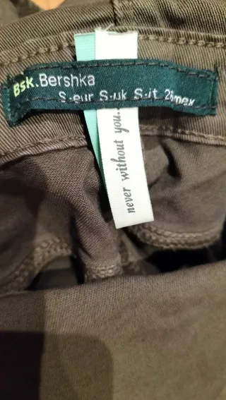 Pantalón peto pitillo verde militar