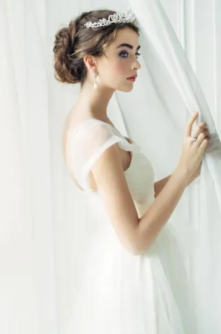 Tiara de novia plateada con diamantes de imitación