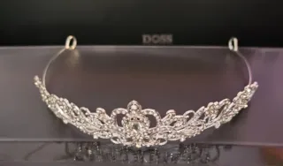 Tiara de novia plateada con diamantes de imitación