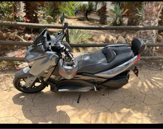 Yamaha XMAX 300 Tech MAX , no cambios , solo venta