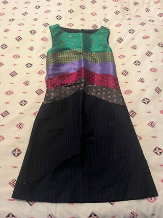Vestido multicolor con rayas negras