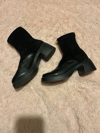 Botas mujer negras con cremallera dorada