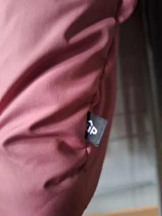 Abrigo rosa acolchado con capucha