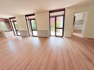 Chalet en alquiler en Piovera - Conde Orgaz en Madrid