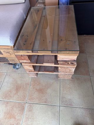 Sofá y mesa de palets Mesa 26.5x18.5 Sofá 120x33.