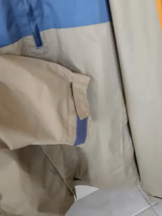 Chubasquero Quechua Beige y Azul