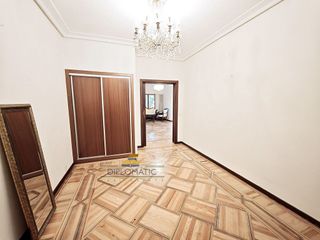 Piso en alquiler en Jerónimos en Madrid