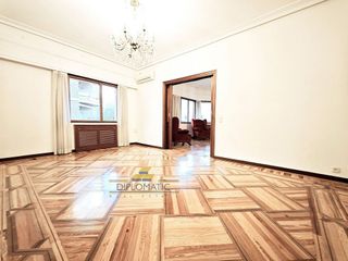 Piso en alquiler en Jerónimos en Madrid