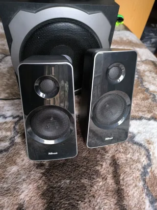 Altavoces Trust Tytan 2.1 Seminuevos