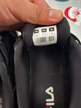 Zapatillas Fila Negras y Blancas