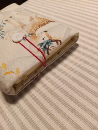 Funda para libro con ciervo y flor