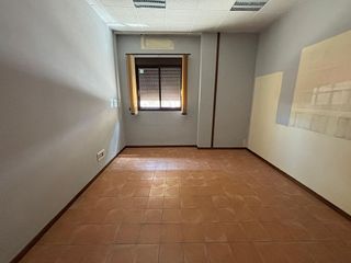 Local comercial en venta en Úbeda