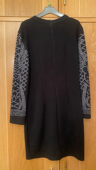 Vestido negro con brillos plateados