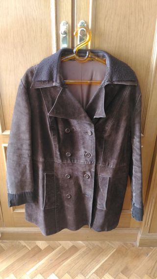 Lote 3 cazadoras. 1 de ante T. 50 y 2 anoraks T.44