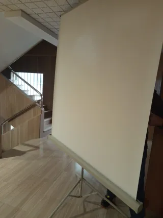 Pantalla de proyección trípode movil