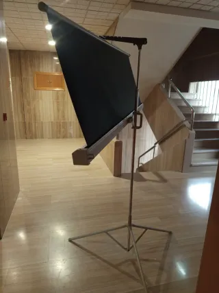 Pantalla de proyección trípode movil