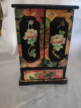 Portagioie vintage cinese con carillon