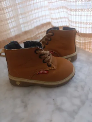Botas infantiles marrones
