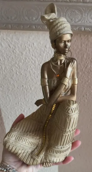 Figura Africana Sentada